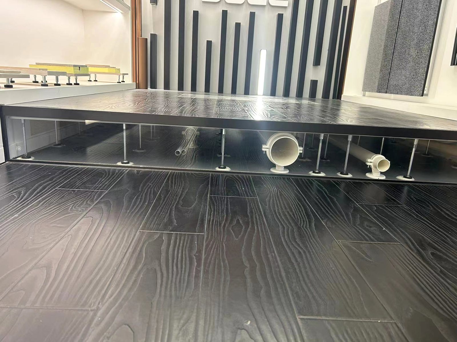 Raised dry floor or traditional screed: what changes on site